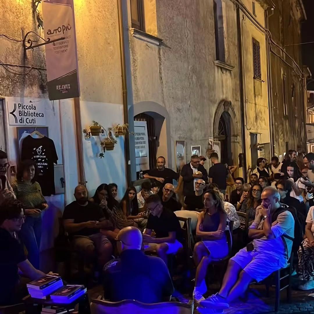 Serata all'aperto nel rione